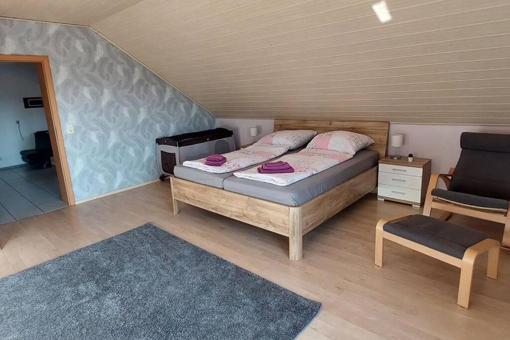 Grosse Tolle 4 Zimmer Ferienwohnung Im Herzen Des Odenwaldes Moerlenbach Bagian luar foto